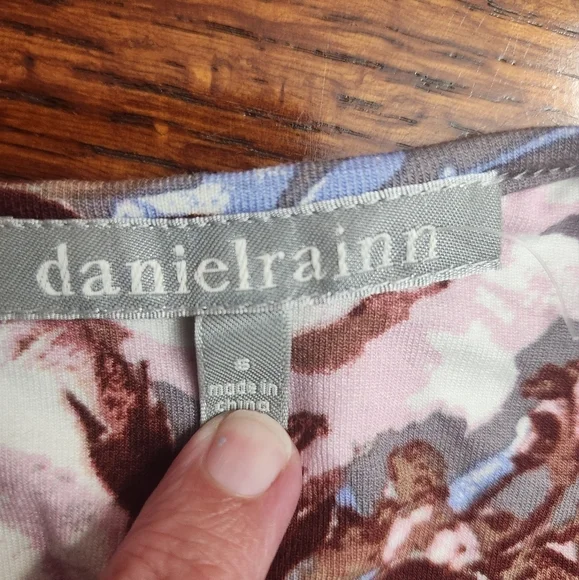 Stitch Fix Daniel Rainn Branwen knit top size Small NWT gray floral - Picture 8 of 11